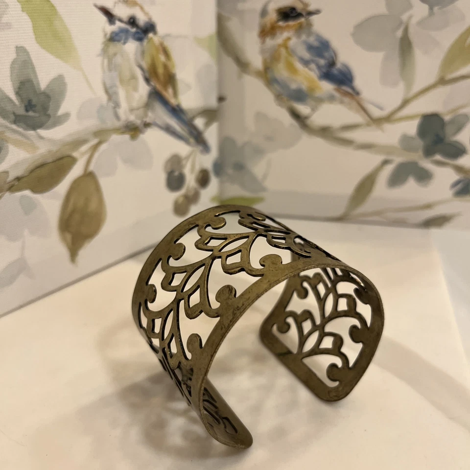 Brazalete Cookie Lee Filigrana Abierta Gunmetal Con Tonos Cobre Tamaño Foto 3 de 4