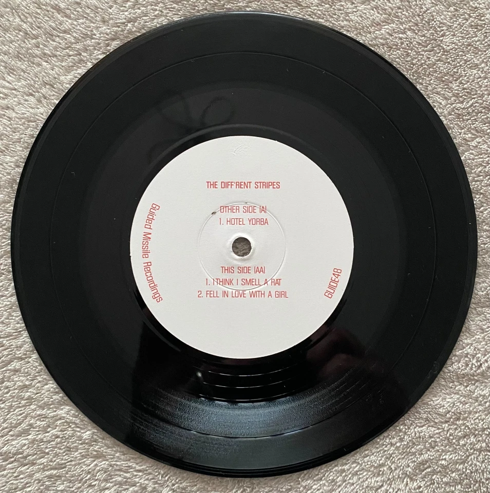 The Diff'rent Stripes – A Tribute To The White Stripes 7in Vinyl Record Foto 4 de 4