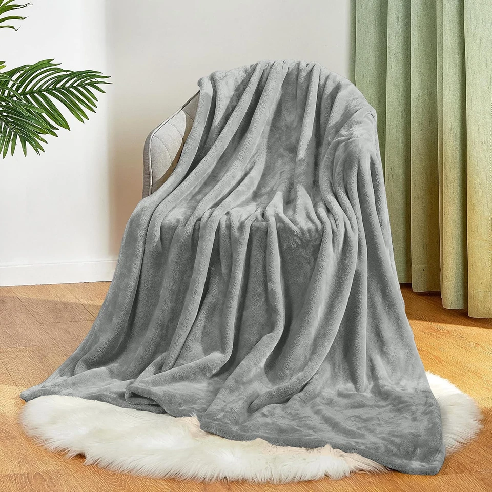 Мягкое двустороннее флисовое покрывало серебристого цвета для двуспальной кровати - Изображение 3 из 4