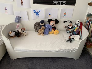 leander convertible crib