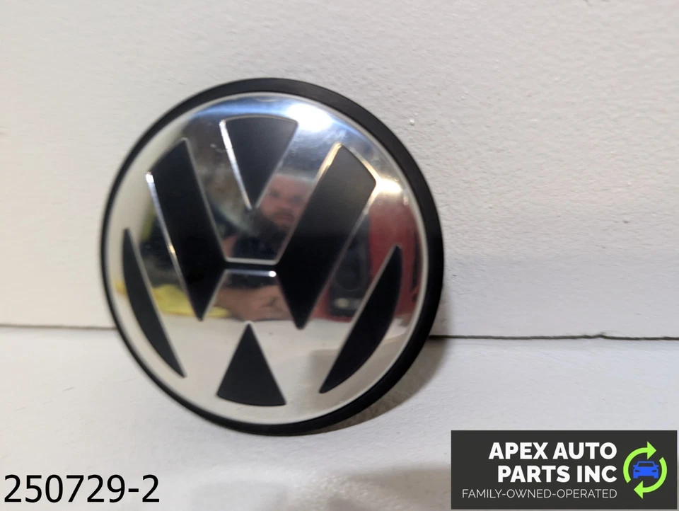 Tapa central OEM 2009-2011 Volkswagen Tiguan 2,0 L Foto 2 de 4