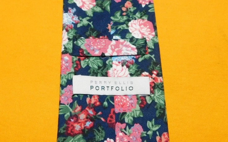 PORTAFOLIO PERRY ELLIS CORBATA FLORAL TODO ALGODÓN AZUL/ROJO/BLANCO - CORBATAS DE DISEÑADOR. Foto 3 de 3