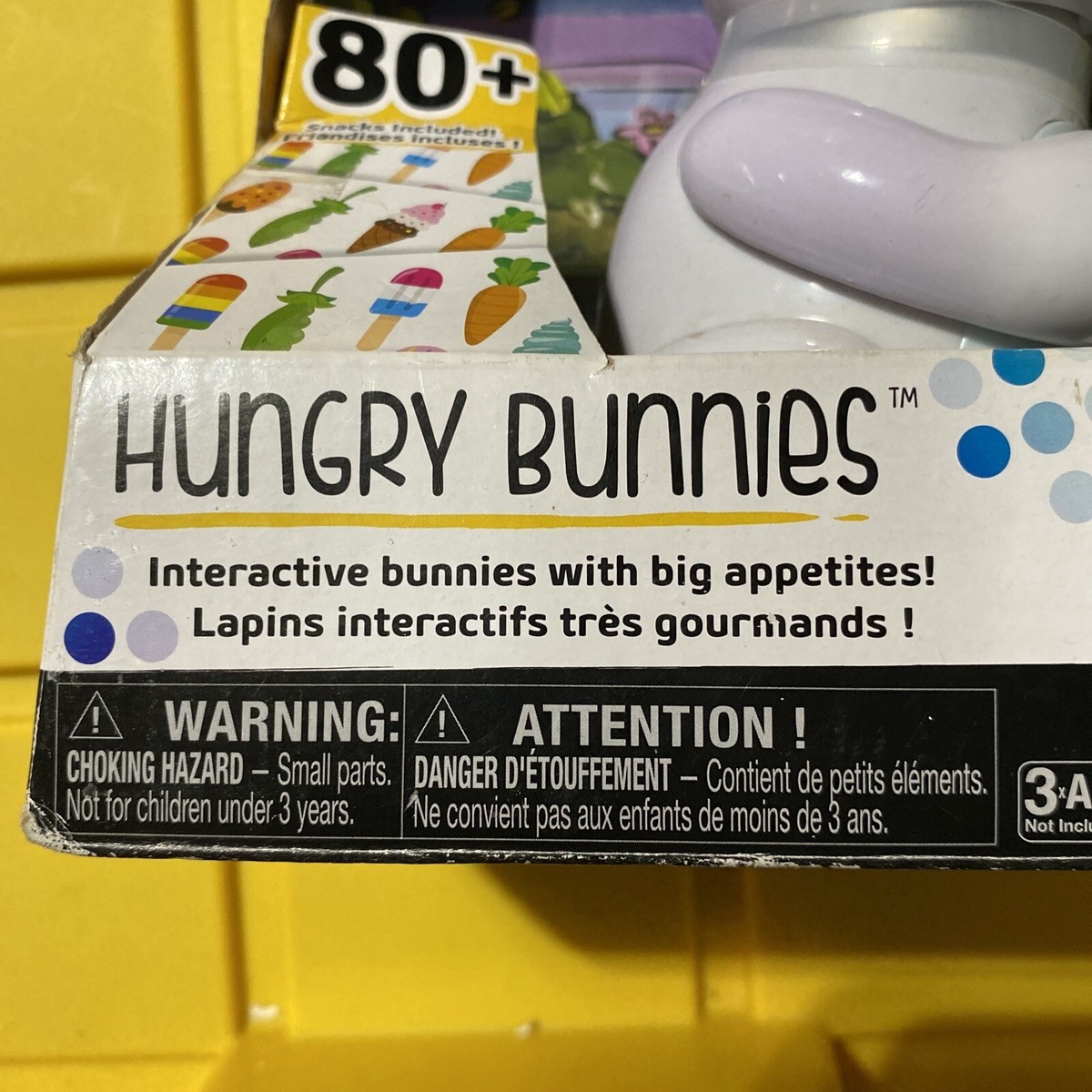 Spin Master Zoomer Hungry Bunnies CHEWY White Interactive