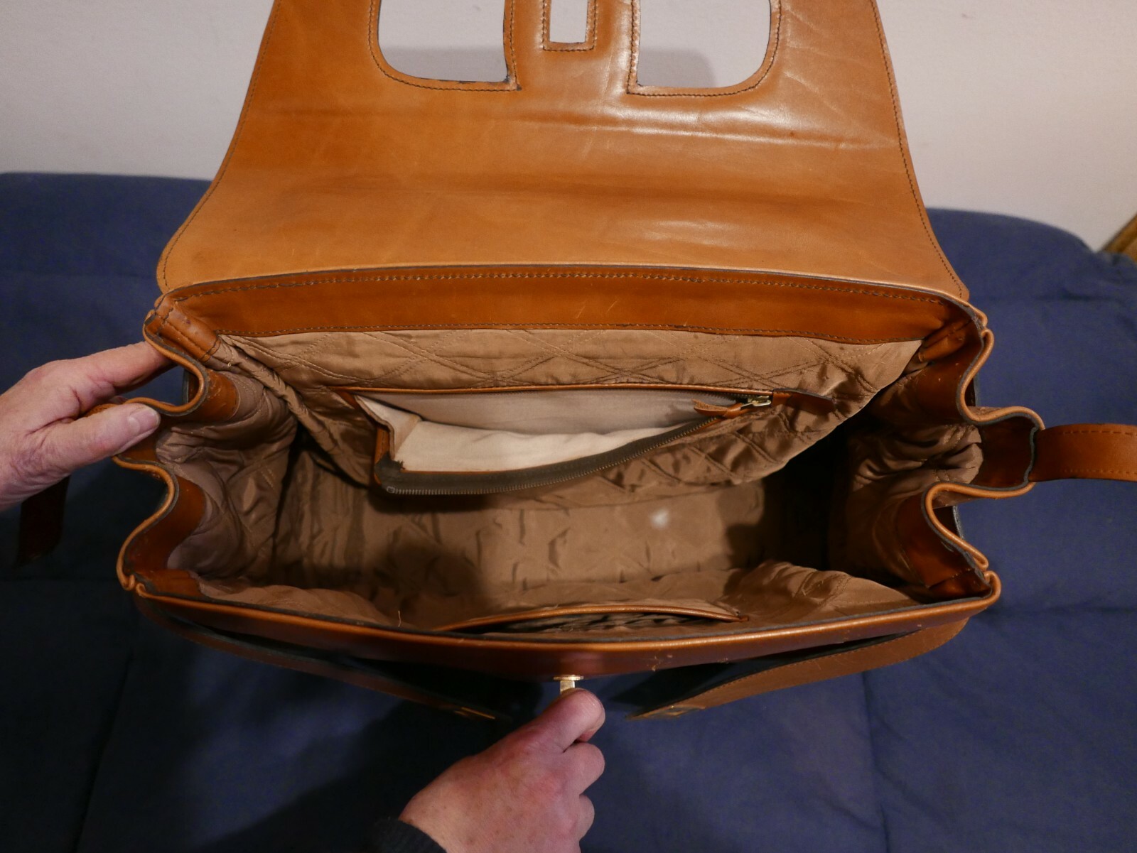 Heavy duty leather bag, interlocking closure. Vin… - image 7