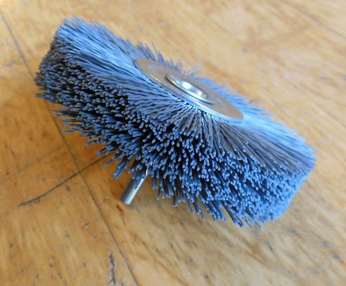 Cepillo Desbarbado Fino 100*15 Eje 6mm SiC Grano K320 Satinado Nailon Lijado Gris - Imagen 3 de 8