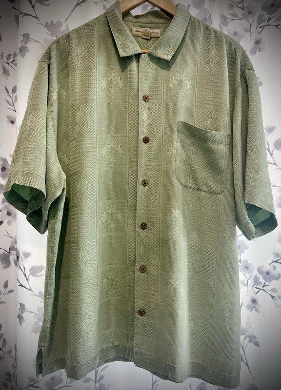 Tommy Bahama Silk Shirt Men Size Large Short Sleeves Green Palm Trees Pineapple