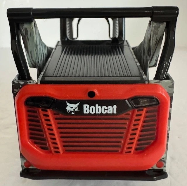 NEW RARE 1:25 Bobcat T76 Compact Track Loader Limited Edition Wounded Warrior - Image 3 of 4