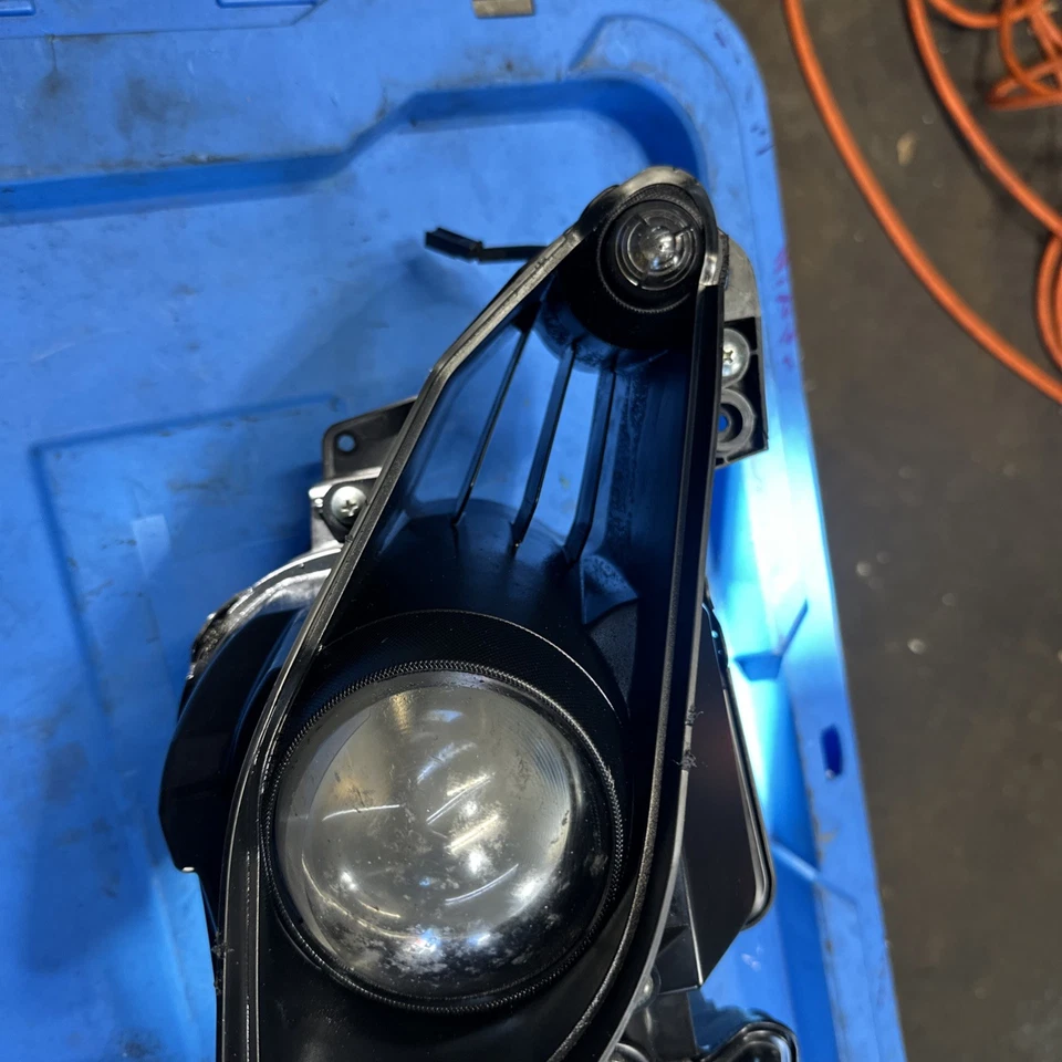 2009-2014 Yamaha YZF-R1 Headlight Assembly OEM 14B-84303-02-00 R1 09-14 - Image 3 of 4