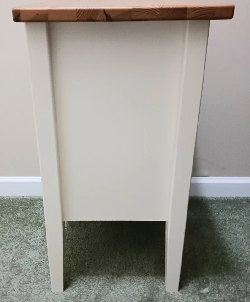 Mesa auxiliar de cama de madera maciza IKEA de 2 cajones con 19-2/8" x L 14" x H 25-6/8" Foto 3 de 4