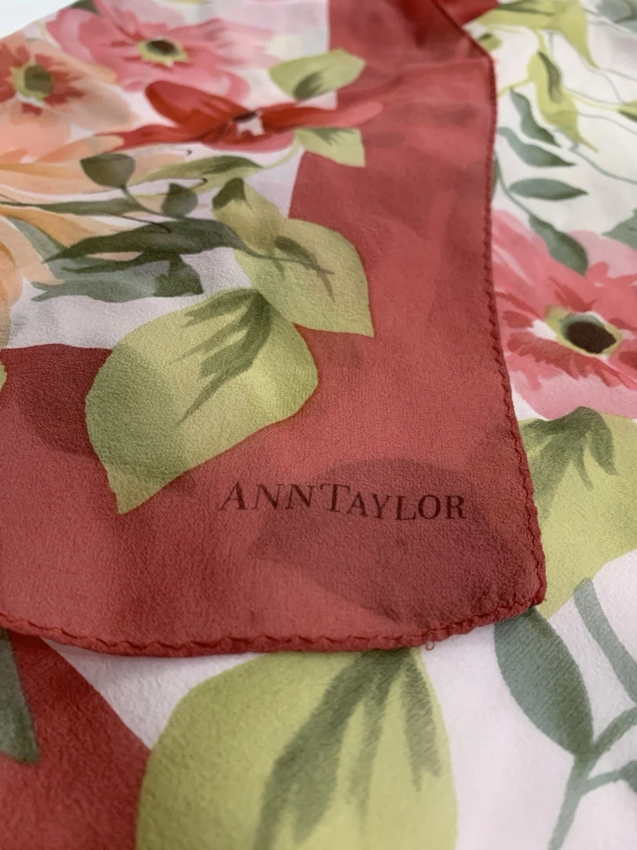 Bufanda de seda floral Ann Taylor Foto 2 de 4