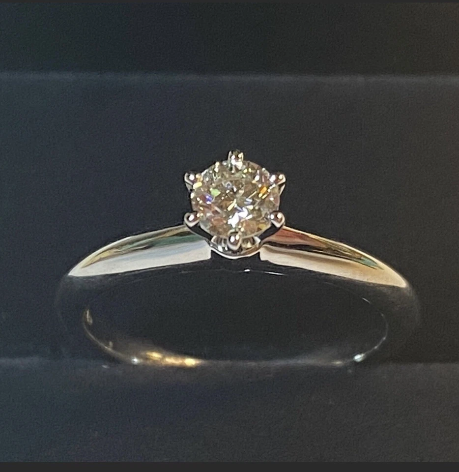 Tiffany & Co. Anillo de compromiso solitario diamante 0,22 platino Foto 4 de 4