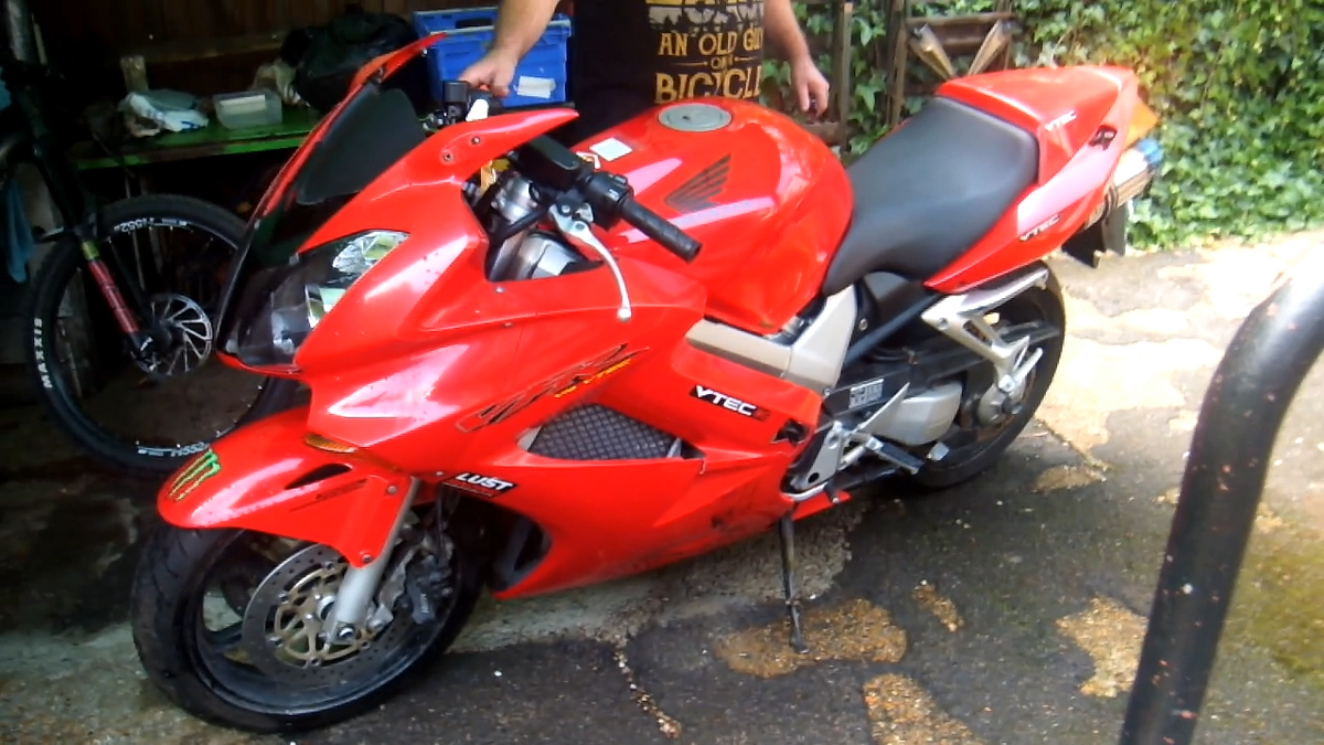 ユウ Honda 50750-MCW-D00 Pillion Footrest Hanger (Right) for sale