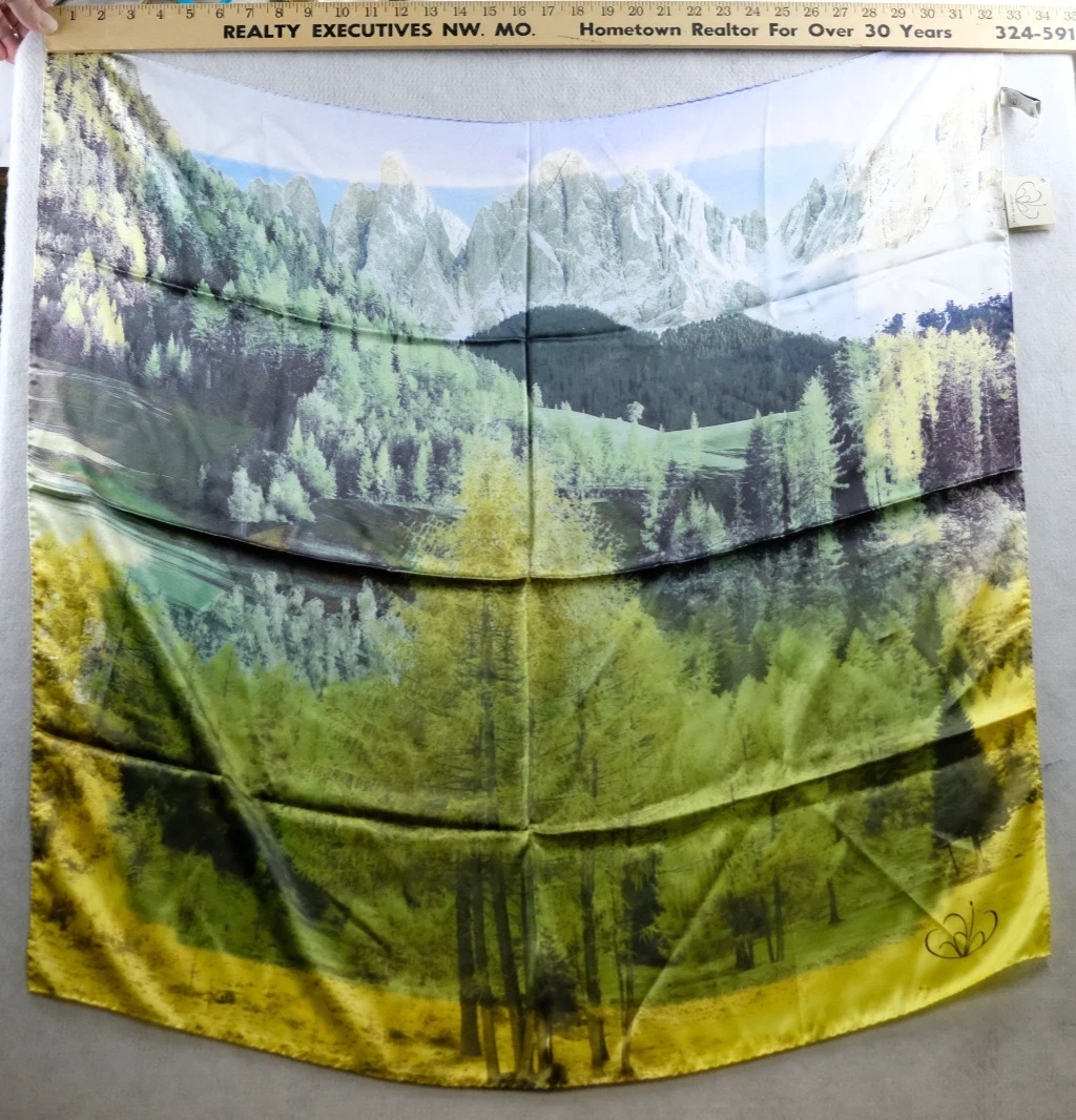 Worldwide Style Scarf Nature Scene 100% Silk Made in Italy NWT 33"x33"
Opens in a new window or tab