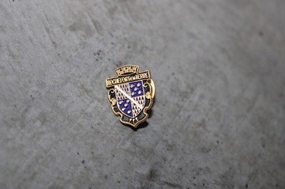 Pin Kiefer Rochefort aus Erde Luxus Herstellung vergoldet mit Feingold Wappen