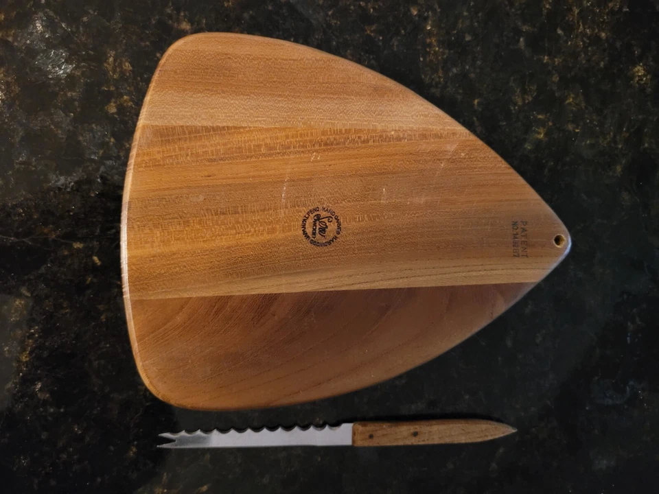 Bandeja de tablero de queso Fred Press vintage años 60 remache azulejo mediados de siglo mod con cuchillo Foto 3 de 3