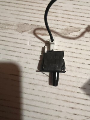 LENNOX 25J1301 Furnace Door Interlock Switch MPL-2000-N/O   0 .0-725 - Used