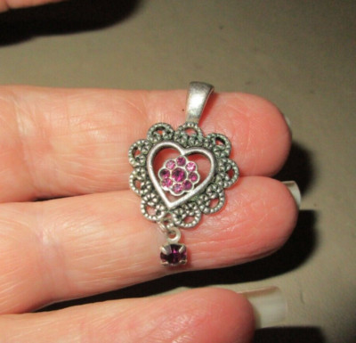 HÜBSCHER VINTAGE SILBERFARBEN ROSA KRISTALL STEIN LIEBE HERZ TROPFEN CHARM ANHÄNGER
