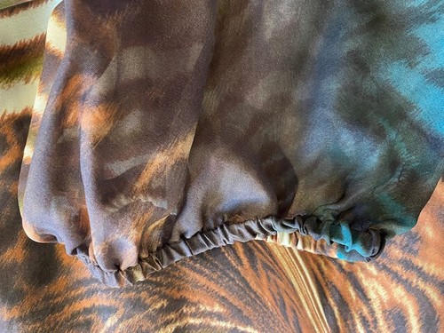 Bebe 100% Silk Cold Shoulder Blouse Animal Print Brown/Blue Size M - Picture 18 of 21
