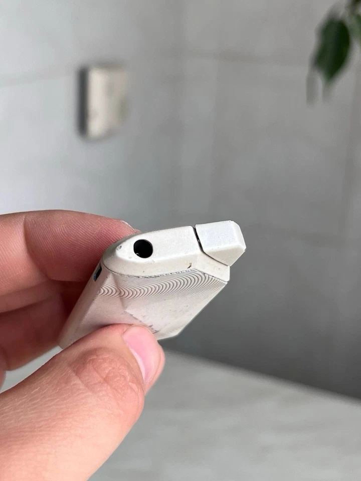 90s Vintage MARLBORO CIGARETTES METAL LIGHTER Geometric Steel Metal White Y2K - Image 4 of 4