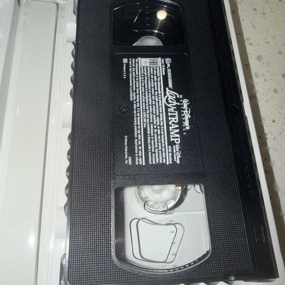 Walt Disney's Masterpiece Lady and the Tramp 1998 VHS Clamshell Edition - Image 3 of 4