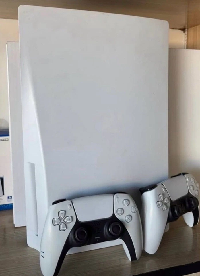 Sony PlayStation 5 Standard, foto 2 di 5