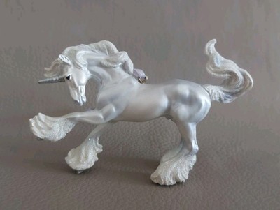Breyer Stablemate - Virgil - Unicorn Holiday Ornament - Gypsy Vanner 