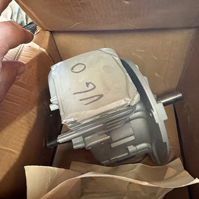 #ad Briggs Stratton Lawnmower Gas Engine Short block #495235 New Motor In Box $176.00