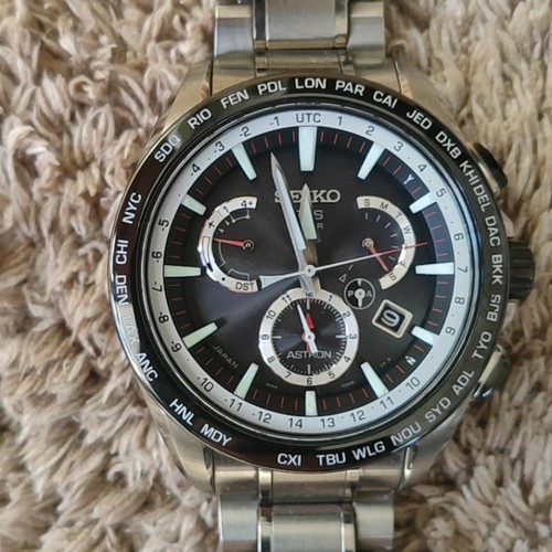 Seiko Astron SBXB051 GPS Jour Date Céramique St. Acier Blk SLV Solaire Hommes - Photo 1 sur 10