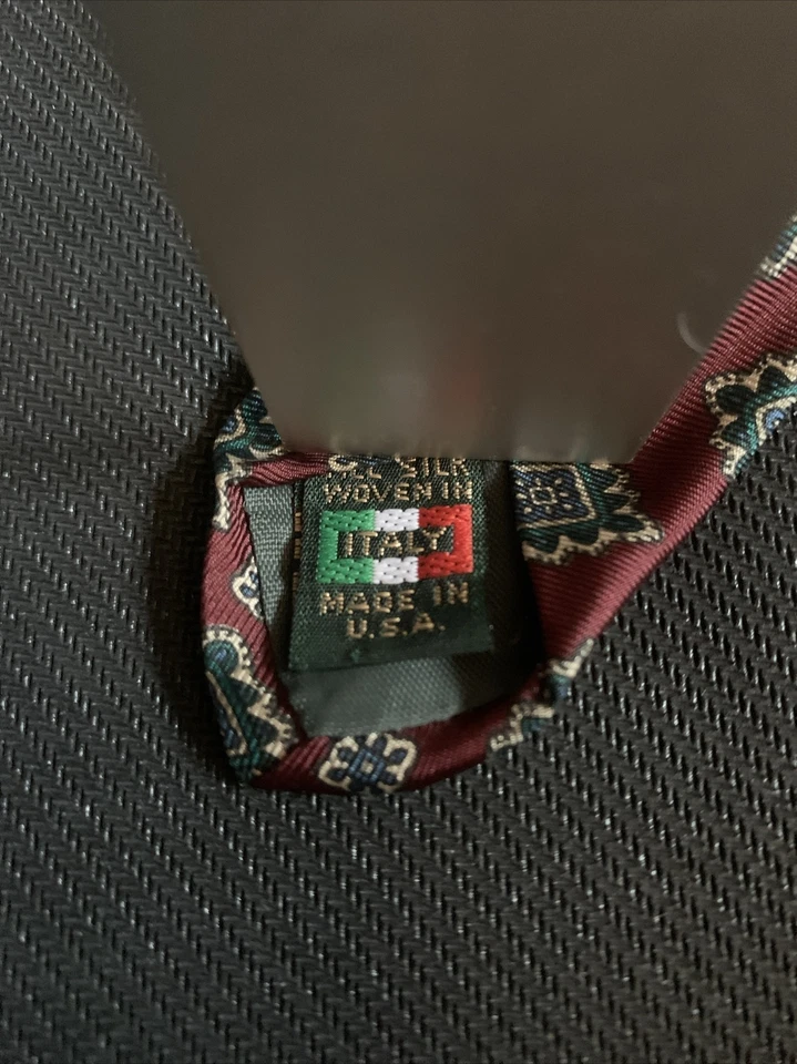 VINTAGE HENRY GRETHEL MENS NECKTIE ALL SILK BURGUNDY GEOMETRIC 3.5in WIDE - Image 3 of 4
