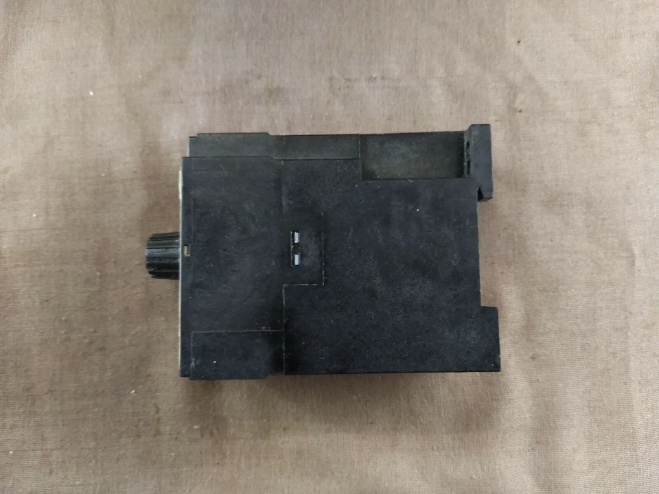 Temporizador Siemens 7PV3441-1GA 7PV34411GA 0,7 a 15 segundos 7PV34 Foto 2 de 4