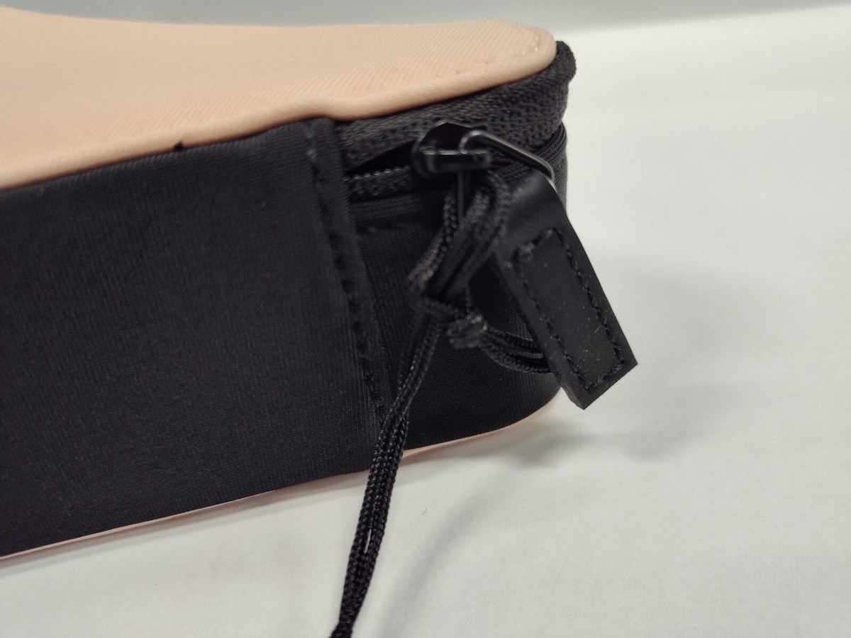 PRADA リップケース　ブラック Prada Beauty Pink & Black Triangle Zip Pouch Cosmetic Makeup Case