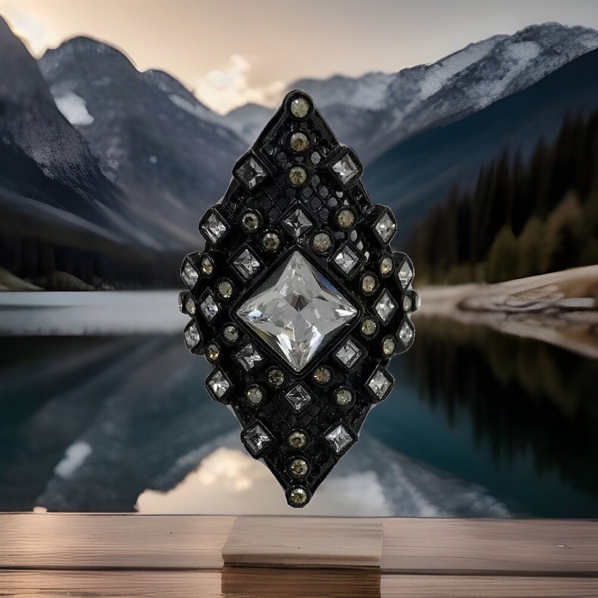 Swarovski SIENNA RING 52 mm Size 6 1156187 List $160 NWT Swarovski SIENNA RING 52 mm Size 6 1156187 List $160 NWT