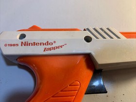 Nintendo NES Zapper Duck Hunt Gun Authentic NES-005 OEM Orange Original 1985