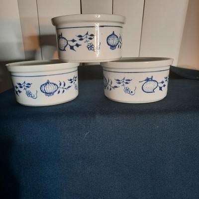 Set Of 3 Kahla  Porzellan Souffleförmchen, Dm. 8,5 und 4,5 hoch.