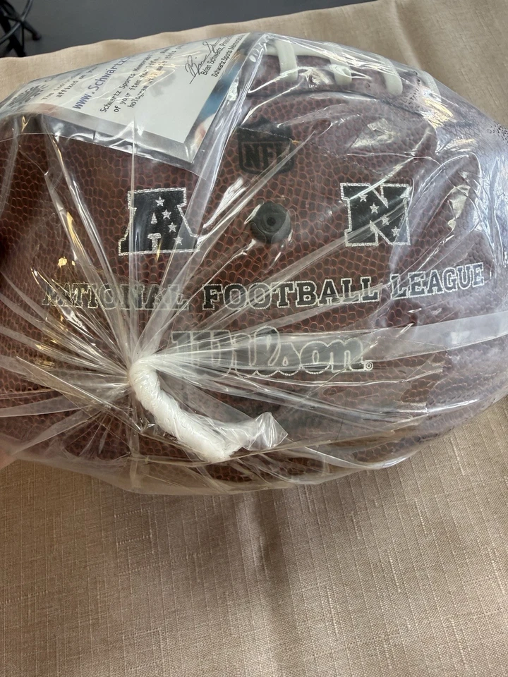 Футбольный мяч Schwartz Sports с автографом Донована Макнабба Wilson Limited сертификат подлинности - Изображение 4 из 4