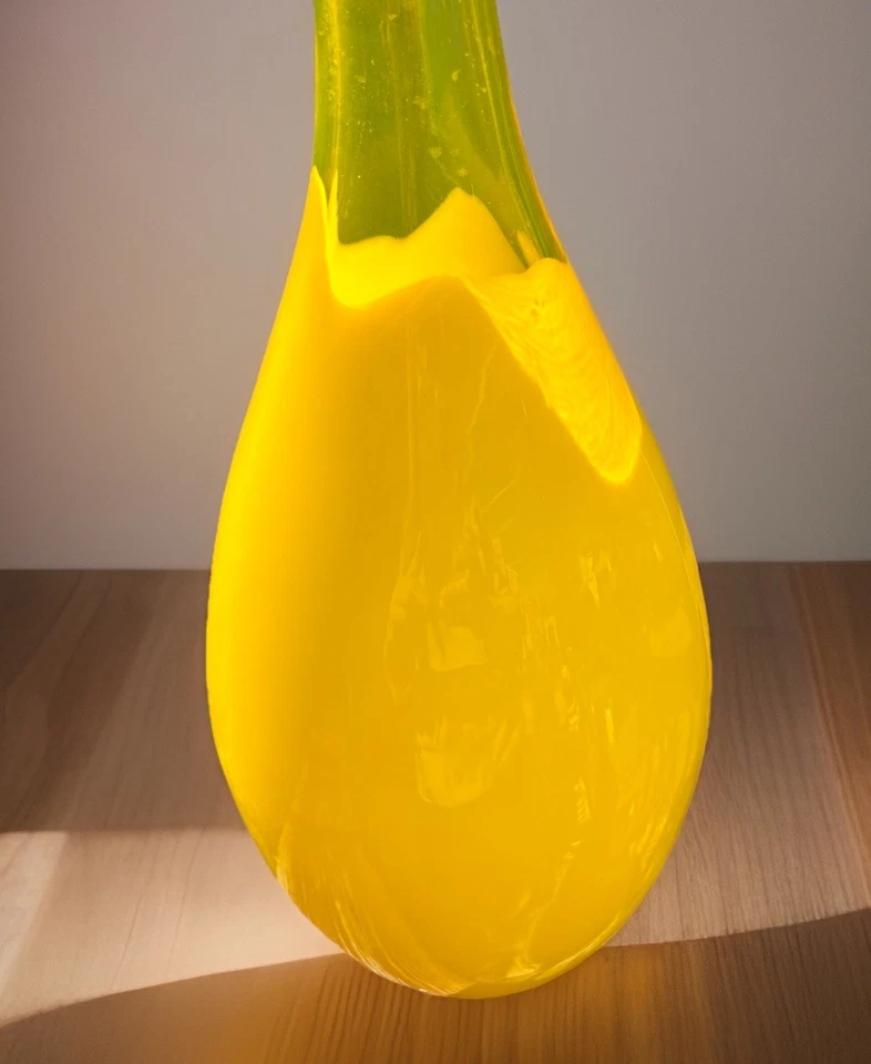 Jarrón grande de vidrio con rayo de luna de diseño cian de 20" amarillo 4058 se vende por $135 Foto 3 de 4