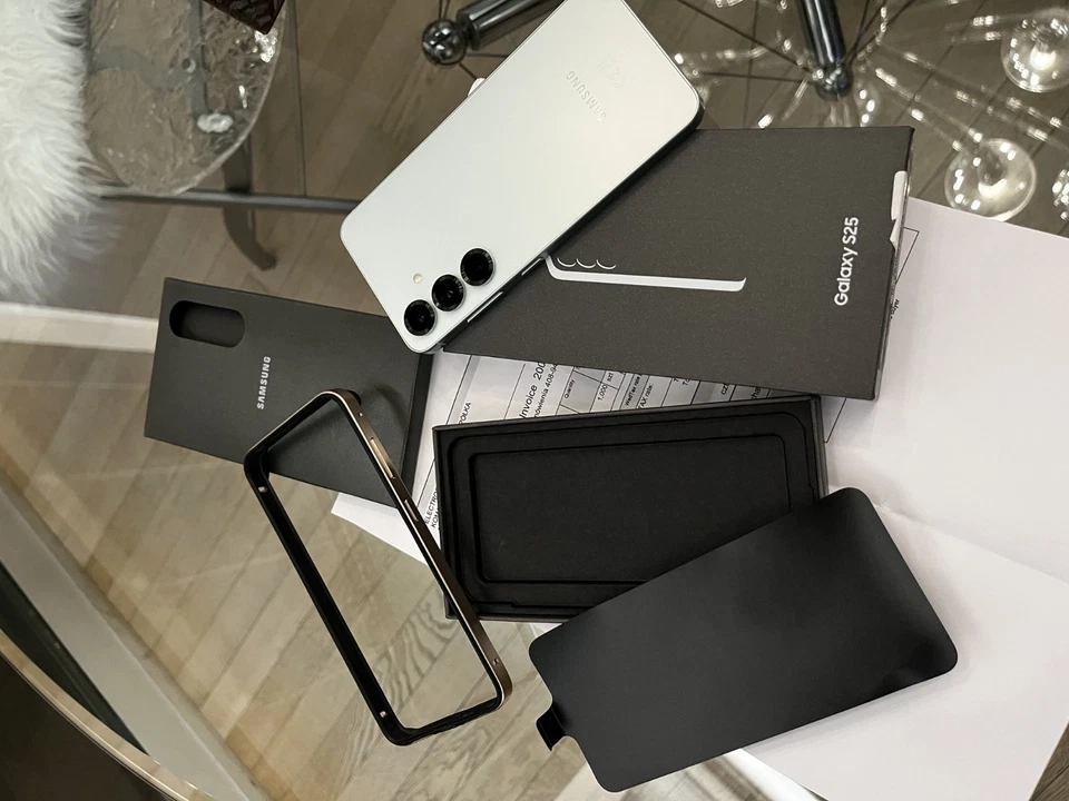 Samsung Galaxy S25 · 128GB, foto 3 di 5