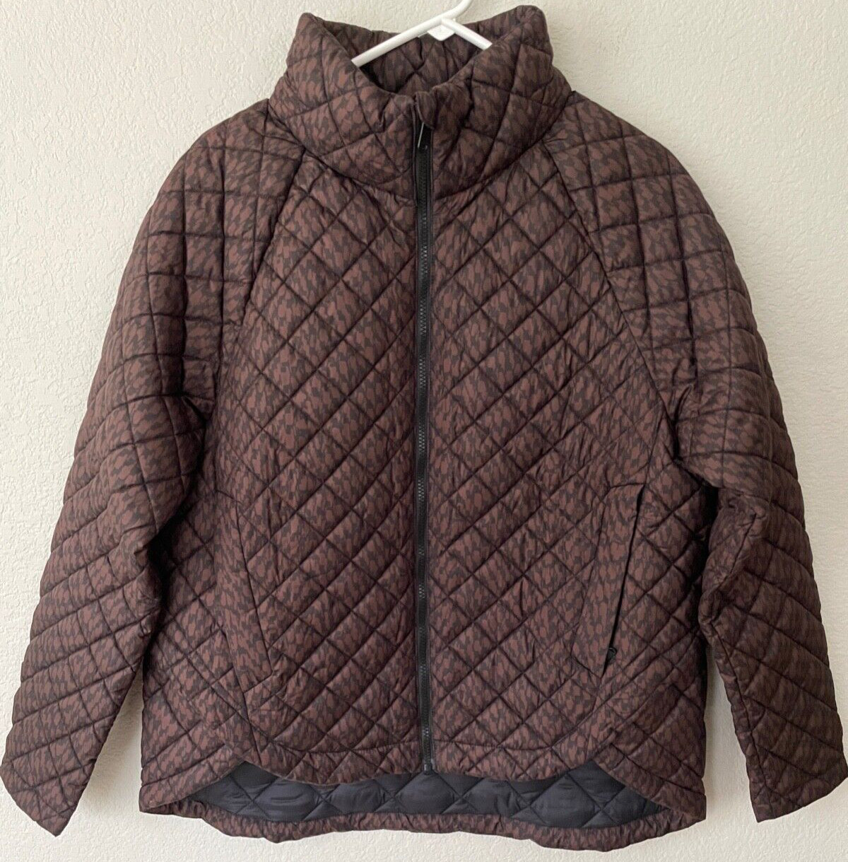 ATHLETA Whisper Featherless Quilted Jacket Black / Br… Gem