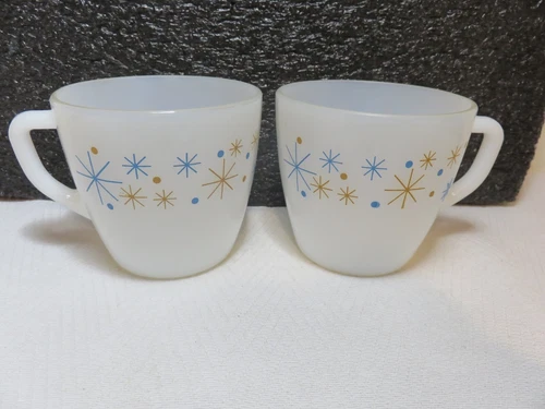 2 vintage Termocrisa starburst mcm milk glass tea or coffee mugs