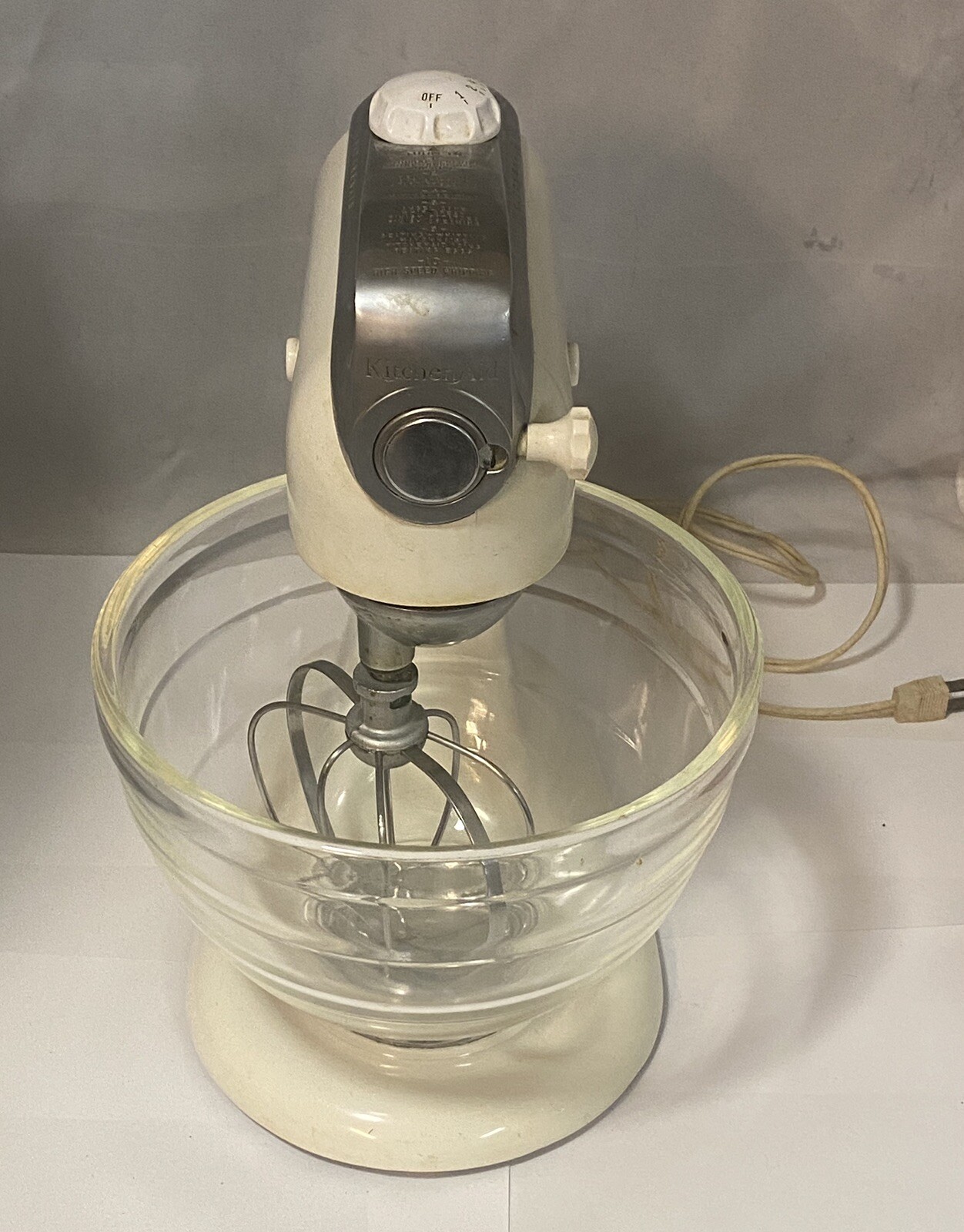 Vtg Mid Century WHITE Kitchen Aid Kitchenaid Mixer 4C & Glas Bowl USA