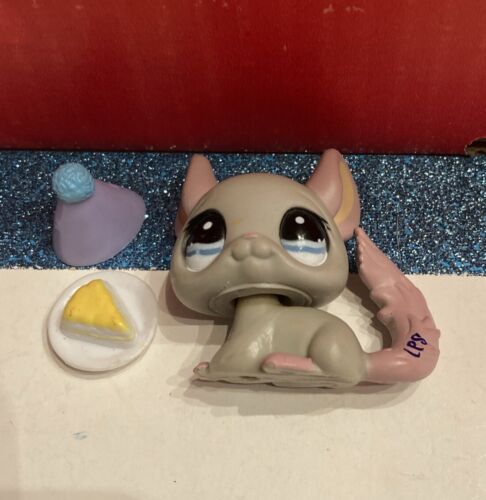 Littlest Pet Shop Exclusive Grey and Pink Accented Chinchilla Blue Eyes #1165 - Picture 1 of 9