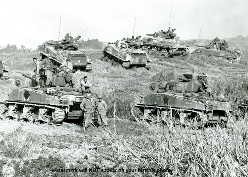 M-4 Sherman Tanks Fight on Okinawa PHOTO M4 US Army Tank World War 2 - Afbeelding 2 van 2