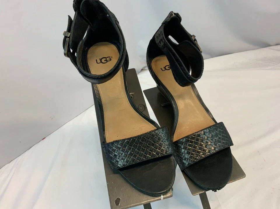 "Tacones de cuña con correa Ugg talla 8 gris negro hebilla trasera con cremallera tacón de 2"" como nuevos YGI G1S-68" Foto 4 de 4