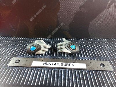Hot Toys MMS228 Chitauri Commander 1/6 scale action figure's 2 hands only