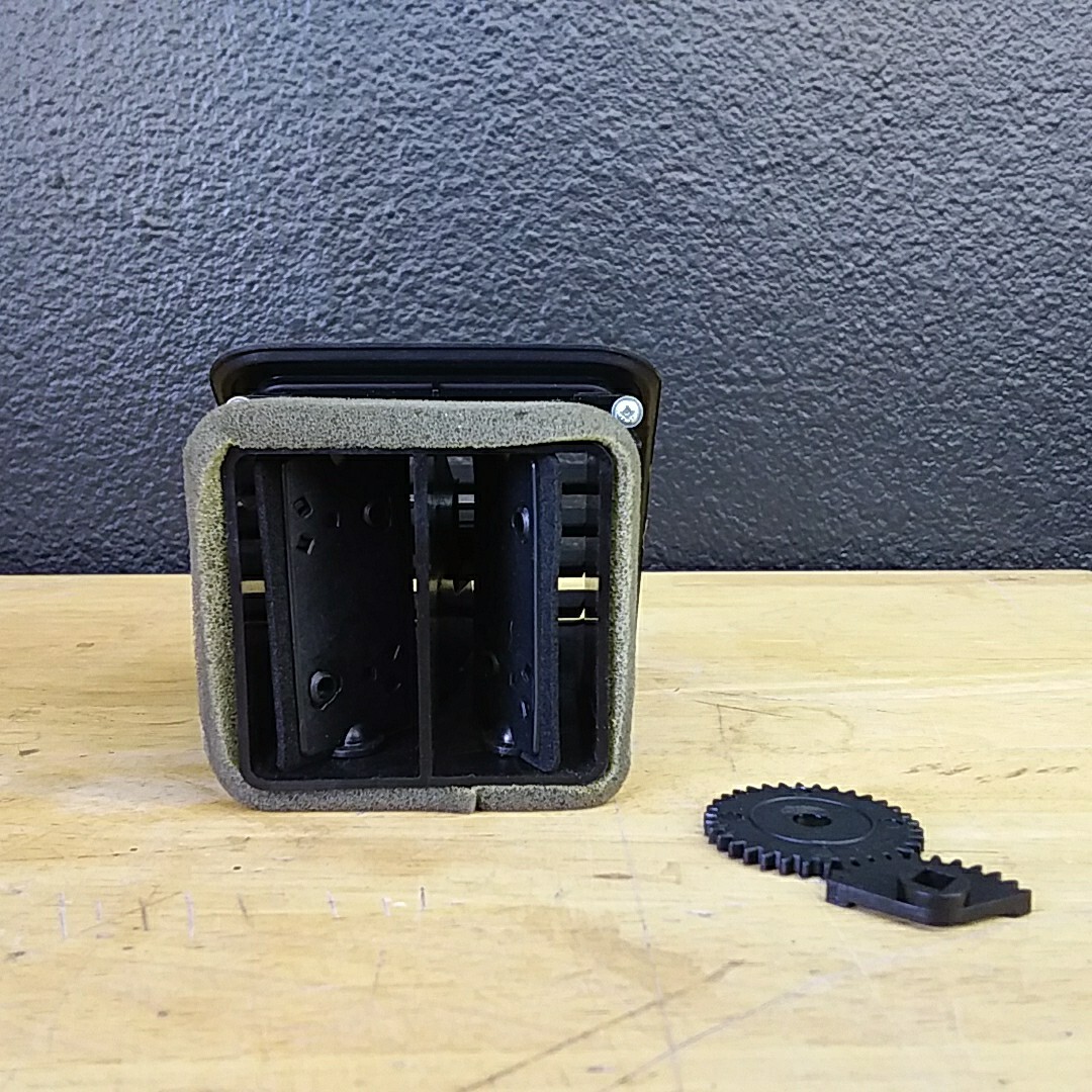 08-19 Maserati GranTurismo M145 Front Right or Left Console AC A/C Air Vent OEM
