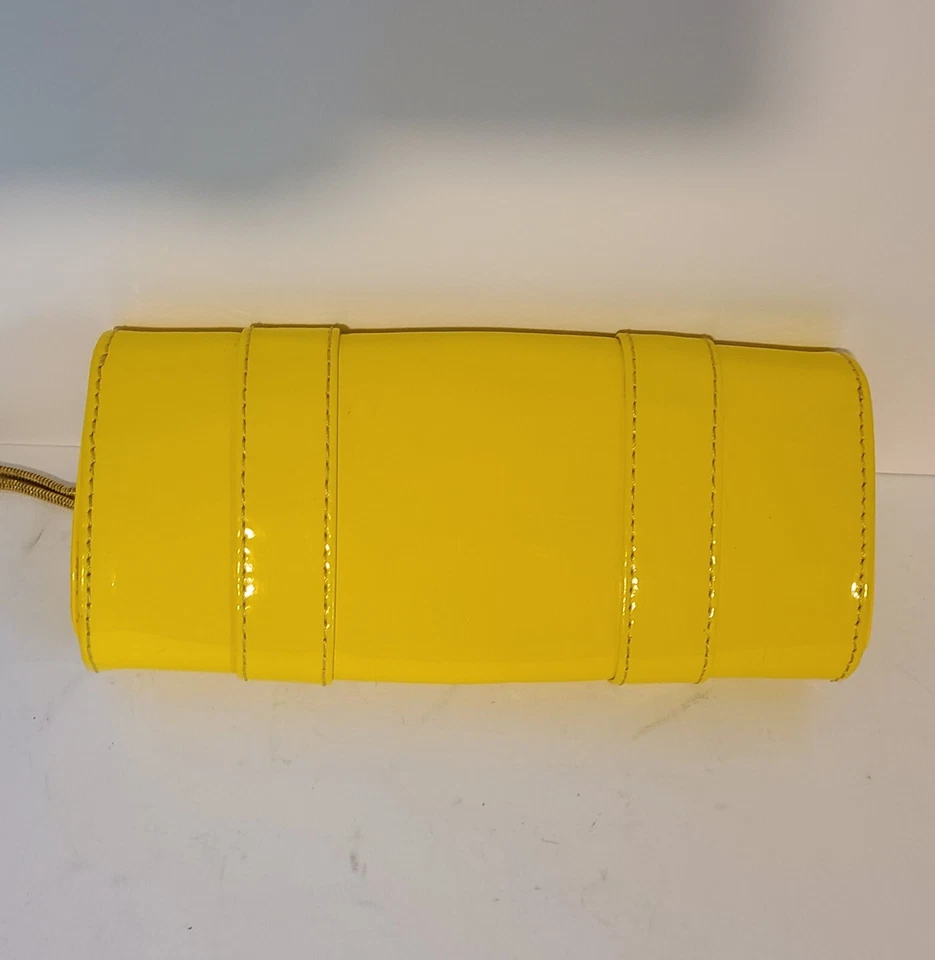 TARAH SMITH AMARILLO CHAROL PULSERA CLUTCH MONEDERO FORRADO CIERRE GIRATORIO Foto 3 de 4