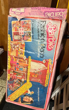 Vintage 1975 Mattel Barbie Fashion Plaza Playset #9525 con scatola originale