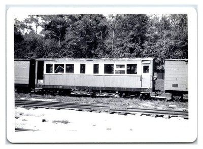 Vintage 50er Jahre Holz Personenwagen im Bahnhof - Original Foto (5 Zoll x 3,5 Zoll)