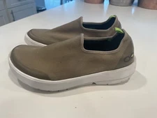 Oofos Oomg Eezee Low Top Taupe Canvas Slip On Recovery Shoes Sz 11