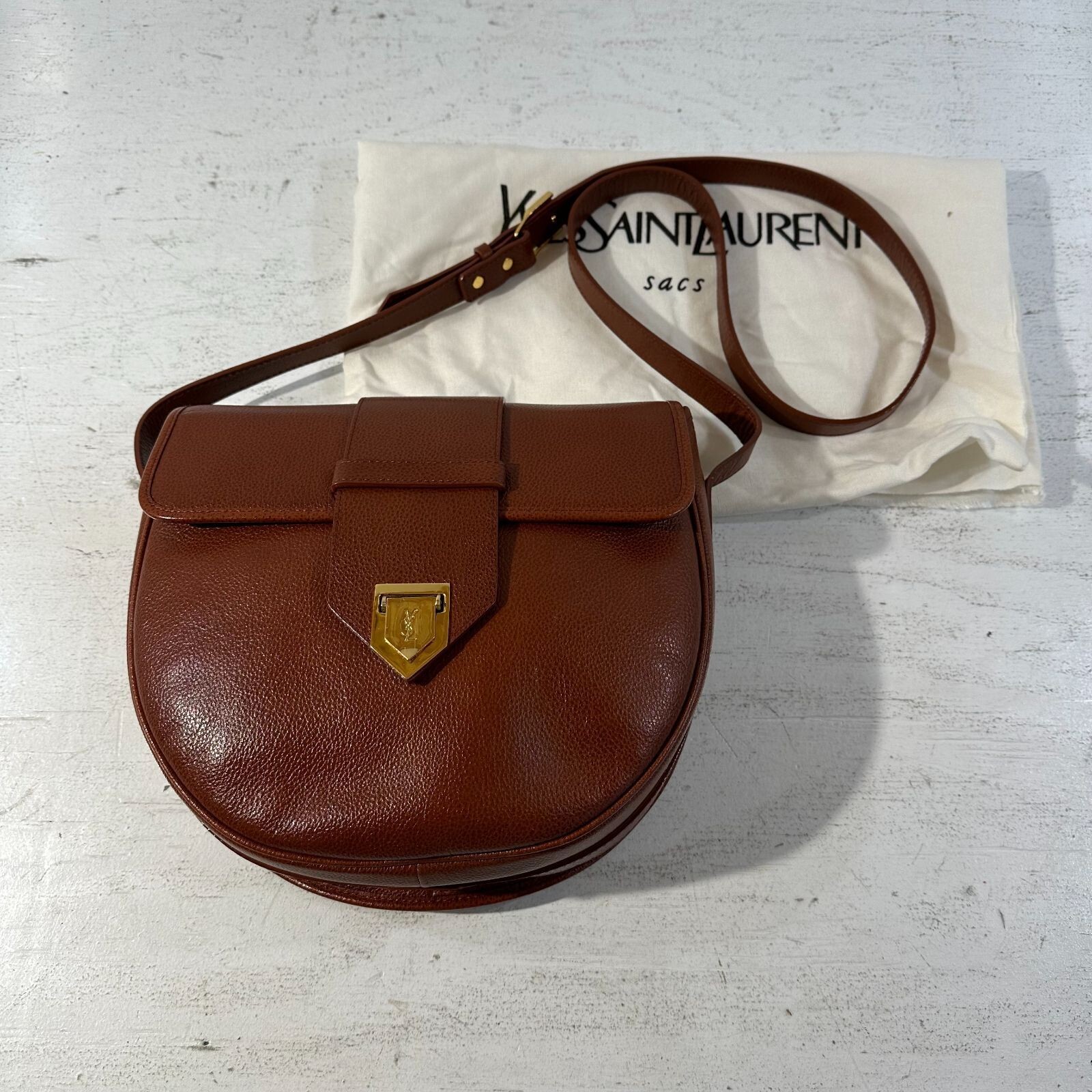 Borsa a tracolla Yves Saint Laurent vintage in pelle con patta marrone usata con dust bag JP